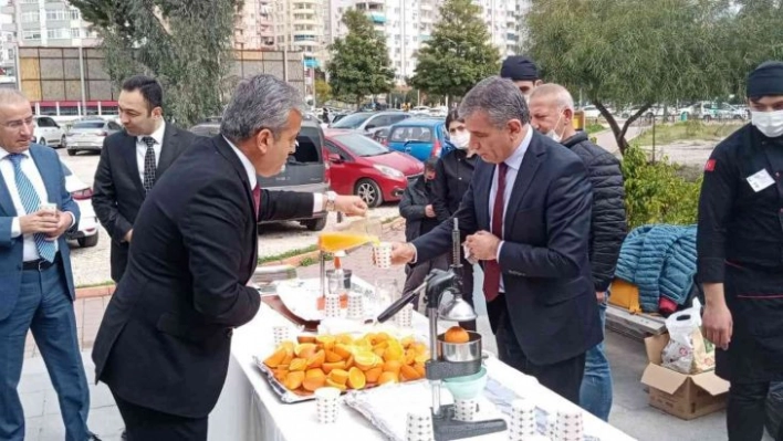 Adana'da 'Sigara içme, portakal suyu iç' etkinliği