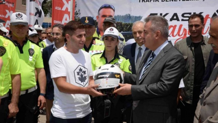 Adana'da 260 kask dağıtıldı