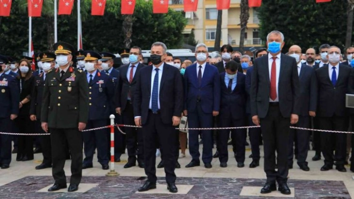 Adana'da Atatürk'ü anma töreni