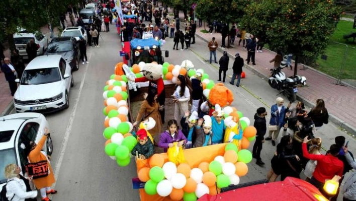 Adana'da binlerce kişi bu korteje akın etti