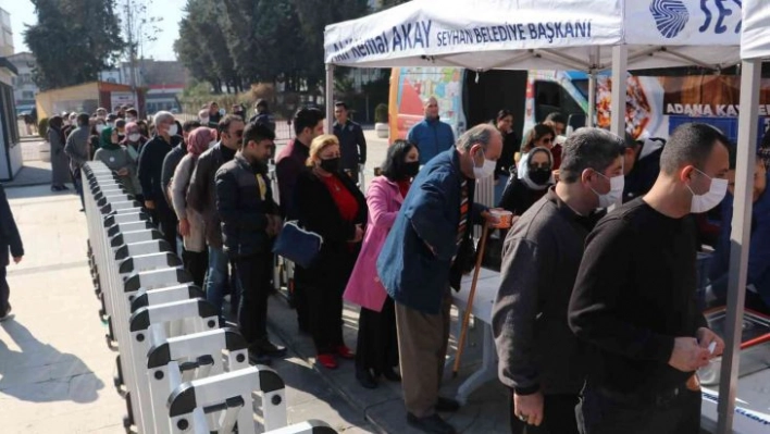 Adana'da mantı kuyruğu