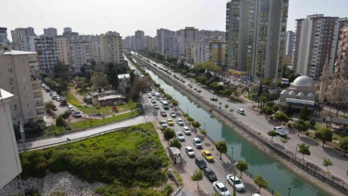 Adana'da otoyol bağlantı yolları kapatıldı, kilometrelerce kuyruk oluştu