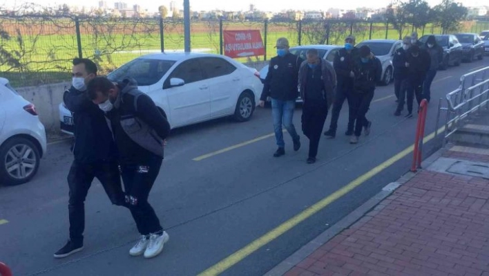 Adana'da yabancı uyruklu 5 DEAŞ'lı adliyeye sevk edildi