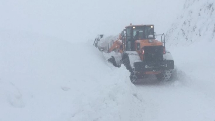 Adıyaman- Malatya Karayolunda yol açma çalışması devam ediyor