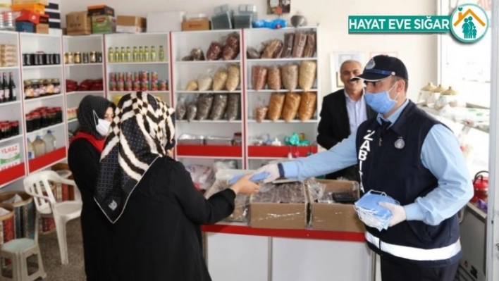 Adıyaman Belediyesi maske dağıtmaya devam ediyor