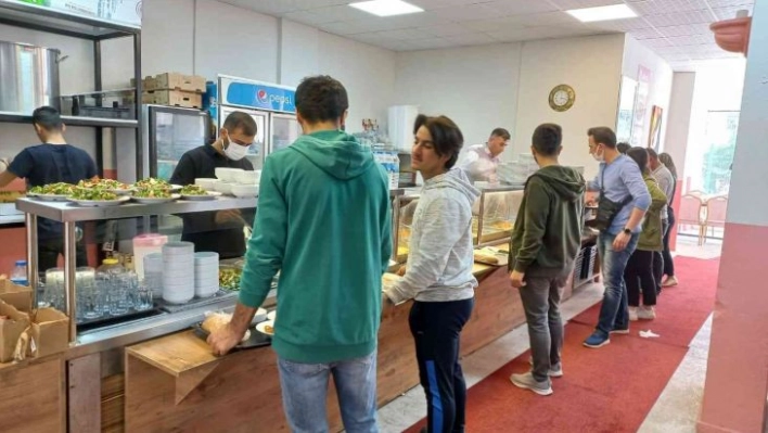 Adıyaman'da bir tost fiyatına üç çeşit yemek