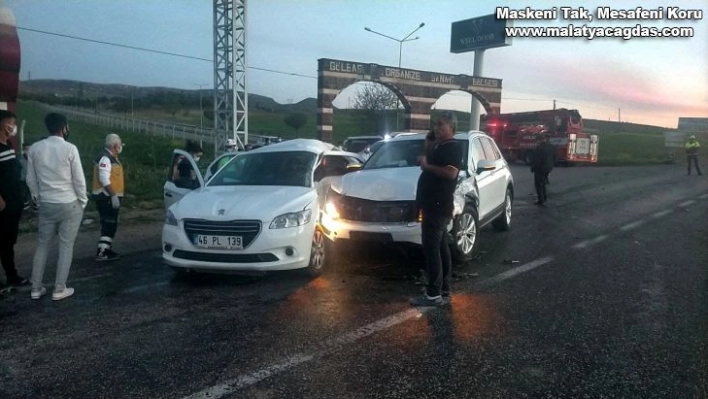 Adıyaman'da iki araç çarpıştı: 1 ölü, 4 yaralı