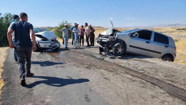 Adıyaman'da iki otomobil çarpıştı: 1 ölü, 4 yaralı