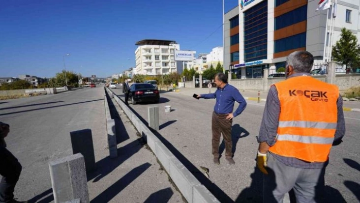 Adıyaman'da kavşak ve refüj düzenleme çalışması