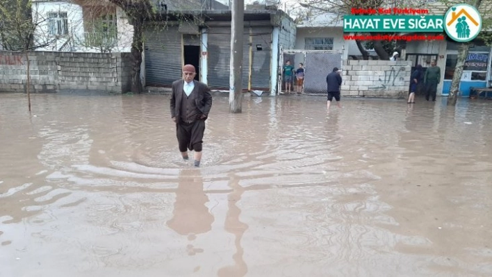 Adıyaman'da yollar göle döndü