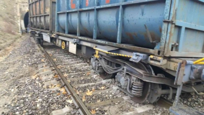 Adıyaman'da yük treni raydan çıktı