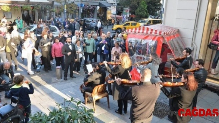 Adıyaman filarmoni orkestrası İstanbul'da cadde konseri verdi