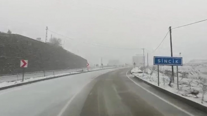 Adıyaman'ın Sincik ilçesinde kar yağışı