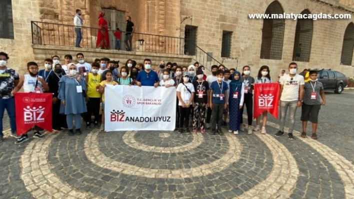 Adıyamanlı öğrenciler Mardin'in tarihi yerlerini geziyor