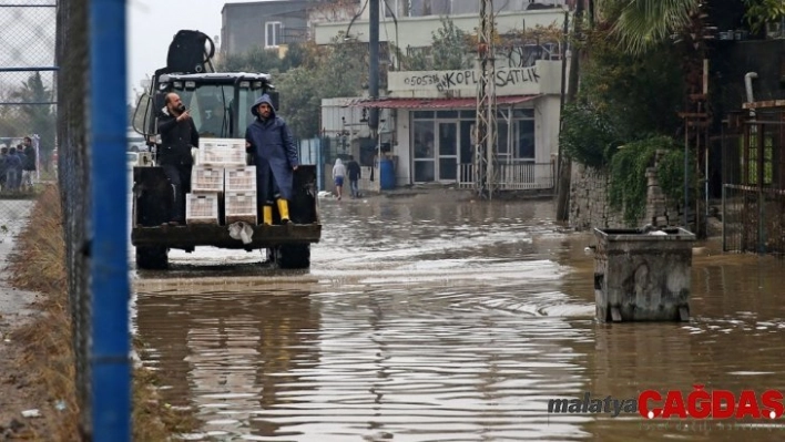 Afetzedelere çorba ve ekmek dağıtıldı