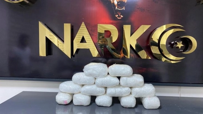 Ağrı'da 14 kilo 242 gram toz esrar ele geçirildi