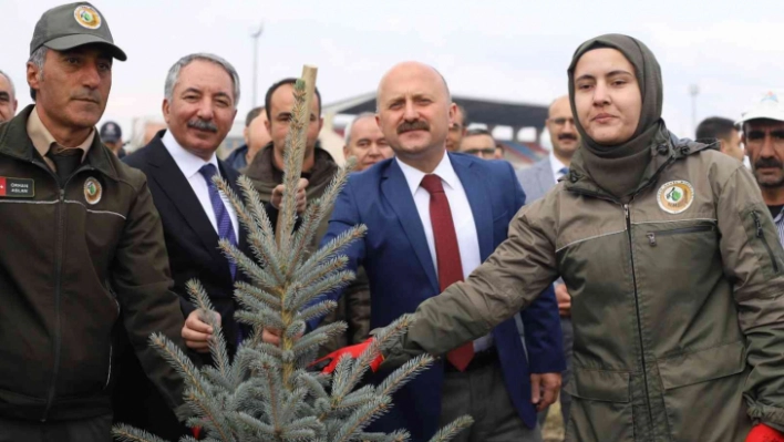 Ağrı'da fidanlar toprakla buluştu