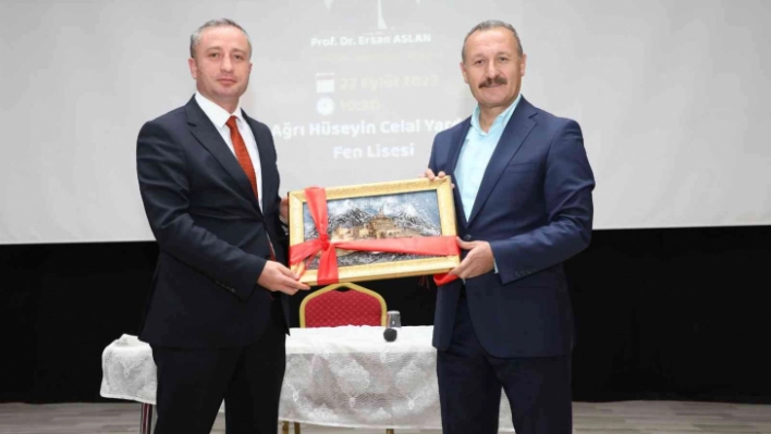 Ağrı'da lise öğrencilerine yönelik 'Fuat Sezgin ve İslam Bilimler Tarihi' adlı konferans verildi