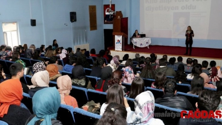 Ağrı İbrahim Çeçen Üniversitesi'nde 'Sosyal Medya'nın obezite üzerine etkileri' konferansı düzenlendi