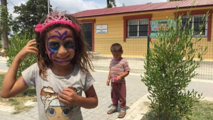 Ahır olarak kullanılan köy okulu yaşam merkezi oldu