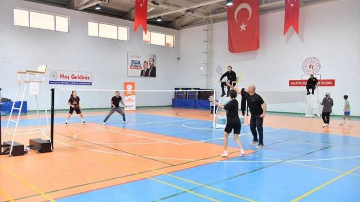 Aileler Arası Badminton Turnuvası Büyük Bir Heyecana Sahne Oldu