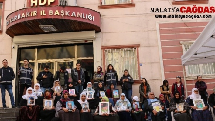 Ailelerin evlat nöbeti çığ gibi büyüyor: Bir aile daha evlat nöbetinde