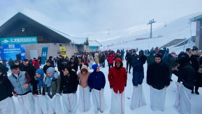 AK Gençlik'ten Palandöken'de kar festivali