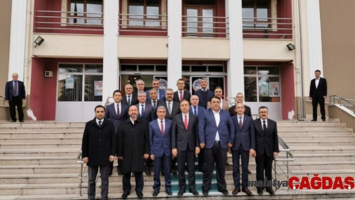 AK Parti'den Sarı'ya kutlama ziyareti