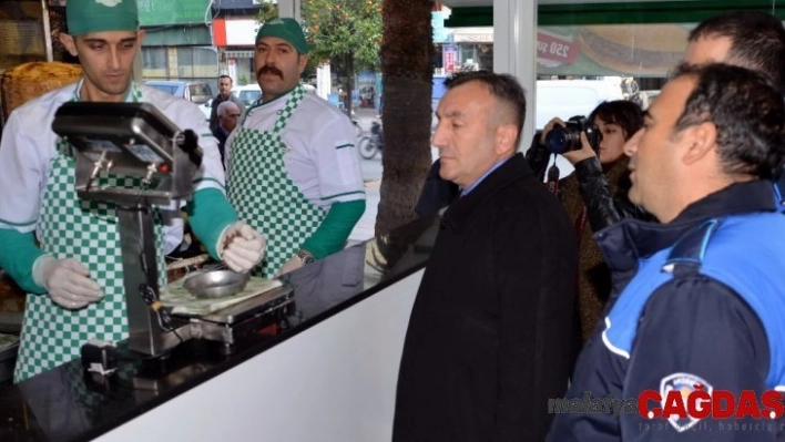 Akdeniz Belediyesi, gıda üretim ve satış yerlerinde denetimleri sürdürüyor