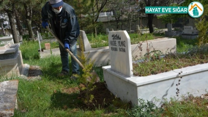 Akyurt'ta mezarlıklarda bayram hazırlığı