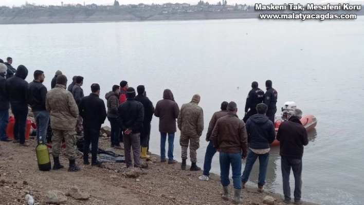 Alabora olan teknedeki kayıp balıkçının cansız bedenine ulaşıldı