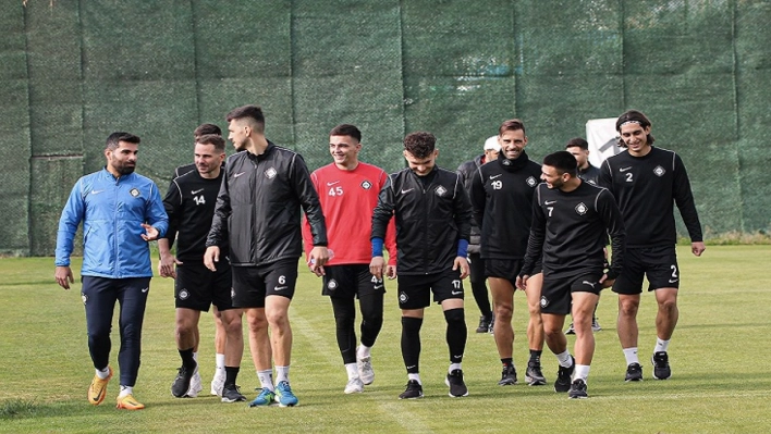 Altay, deplasmanda zor kaybediyor