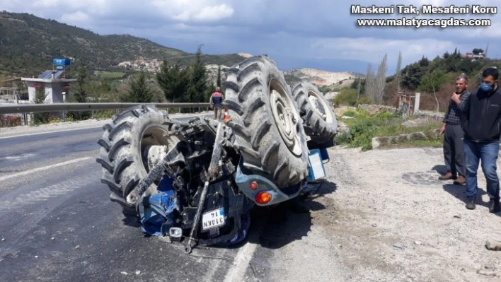 Altınözü'nde traktör devrildi: 2 yaralı