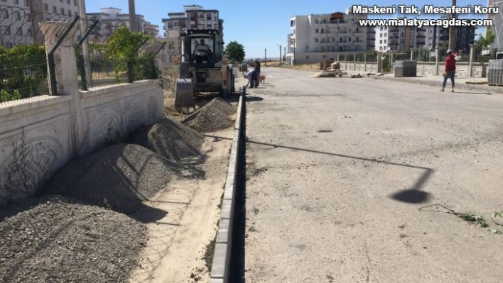 Altınşehir mahallesinde kaldırım düzenleme çalışması