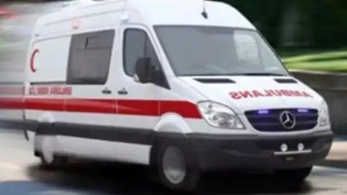 Ambulans ile otomobil çarpıştı: 6 yaralı