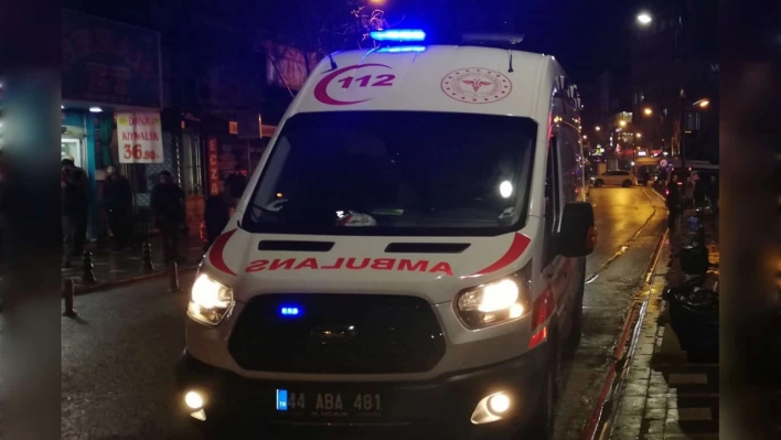 Ambulans ile otomobil çarpıştı: 1 yaralı