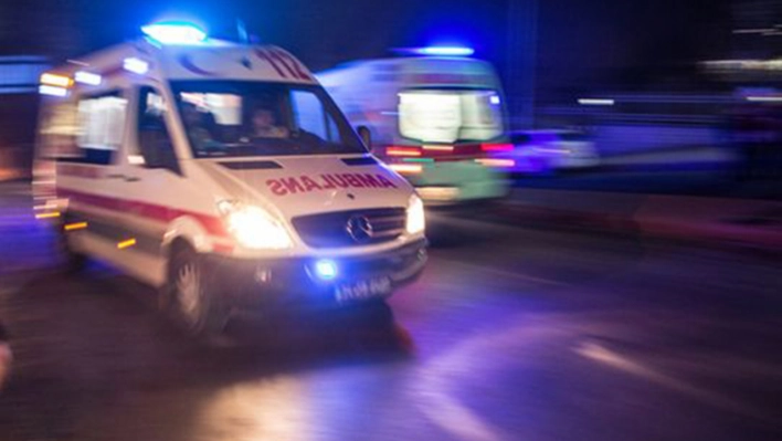 Ambulans ile otomobil çarpıştı: 7 yaralı