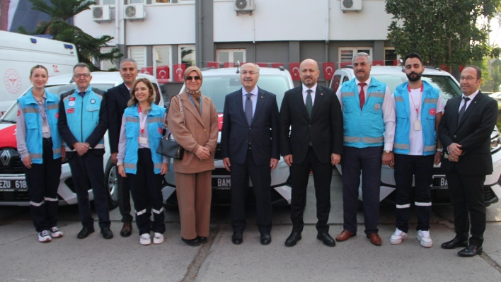 Ambulans ve sağlık araçları törenle teslim edildi