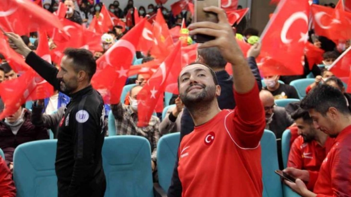 Ampute Futbol Milli Takımı Sivas'ta gençlerle buluştu