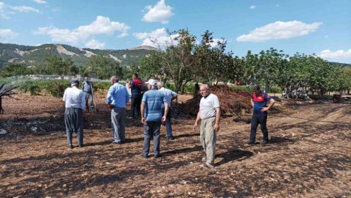 Anız yangınında 15 ton saman kül oldu