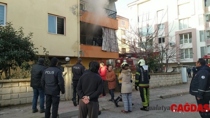 Anne ve kızı güne yangınla uyandı