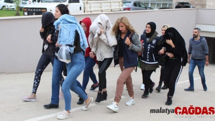 Antalya'da 'jigolo yapma' vaadiyle dolandırıcılığa  9 tutuklama