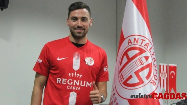 Antalyaspor'da Sinan Gümüş resmi sözleşmeyi imzaladı