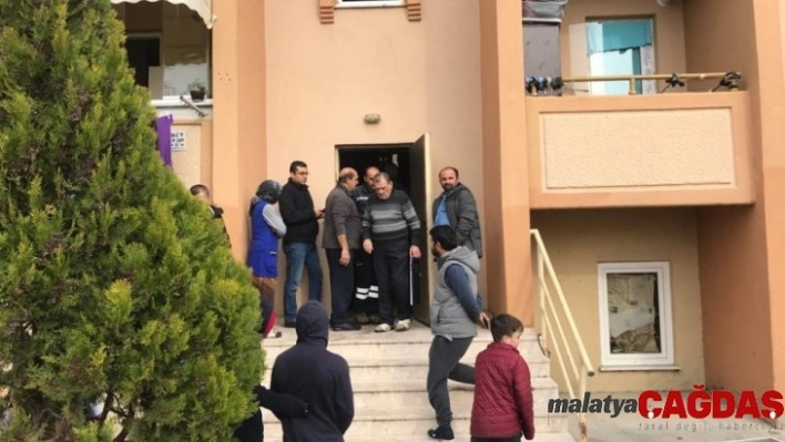 Apartmanda çıkan yangın itfaiye ekiplerince söndürüldü