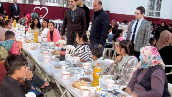 Araban'da öksüz ve yetim çocuklara iftar verildi