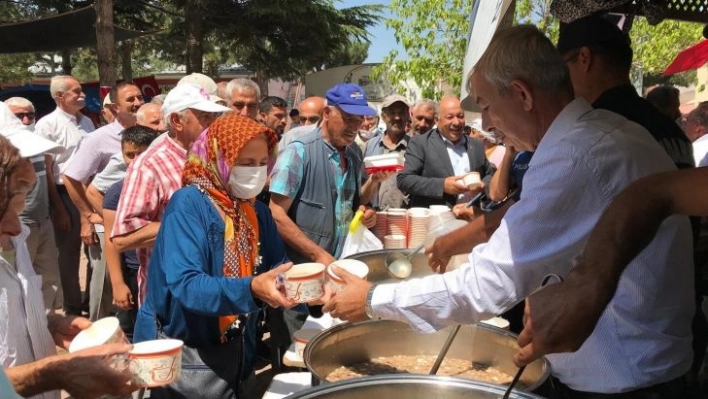 Arapgir'de vatandaşlara aşure ikramı