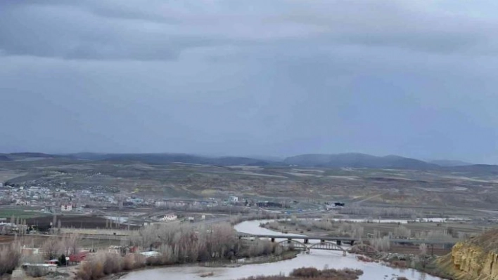 Aras Nehri karların erimesi sonucu yükseldi