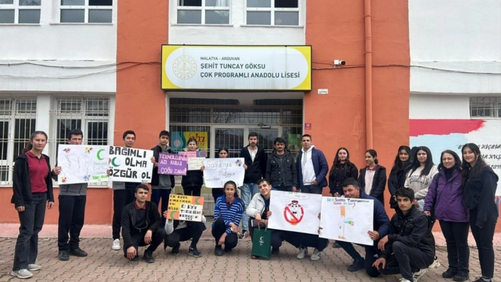 Arguvan'da öğrenciler bağımlılık konusunda farkındalık oluşturdu