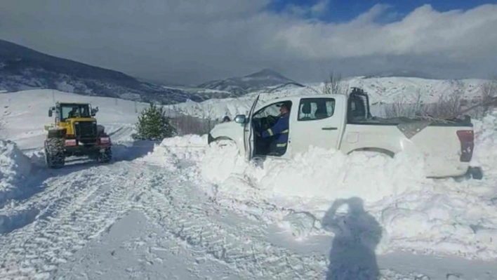 Arıza ihbarına giderken mahsur kalan ekip kurtarıldı