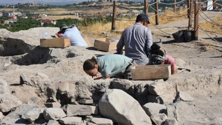 Arslantepe Höyüğü'nde 6 bin 400 yıllık fırın bulundu